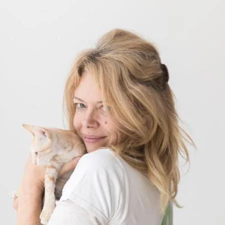 Dr Susan Aylott with a cat, from Animalia’s official website